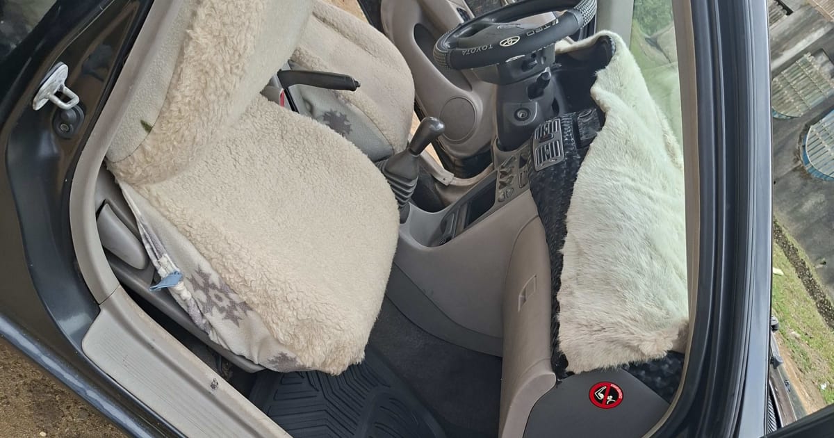 2001 Toyota Corolla à Douala — photo 6/9
