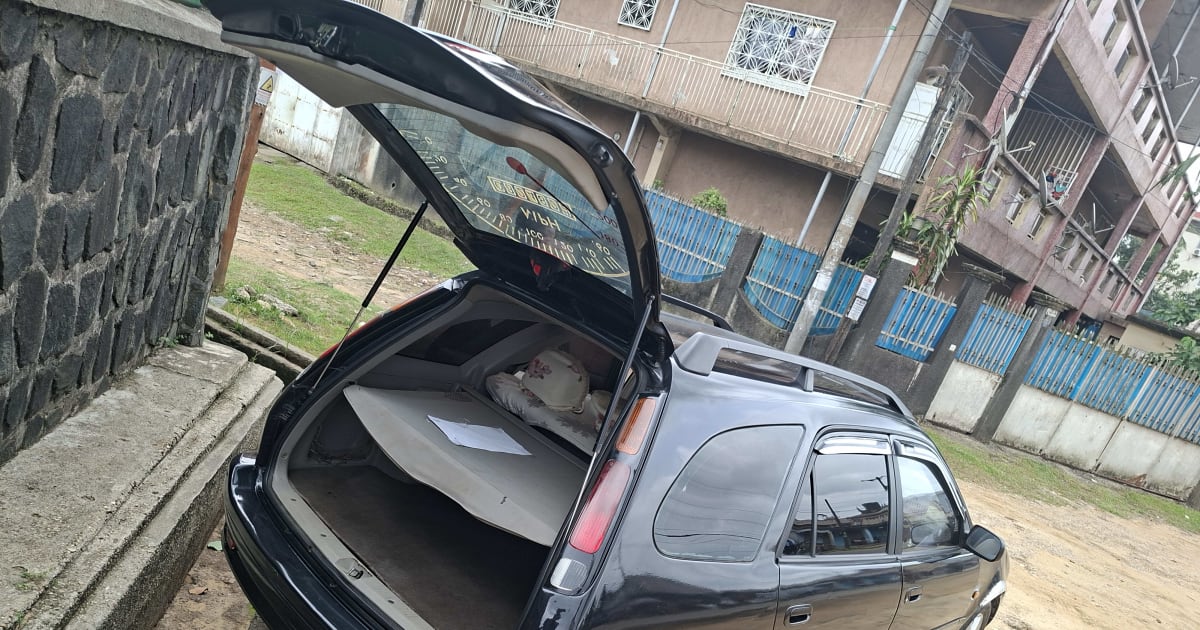 2001 Toyota Corolla à Douala — photo 7/9