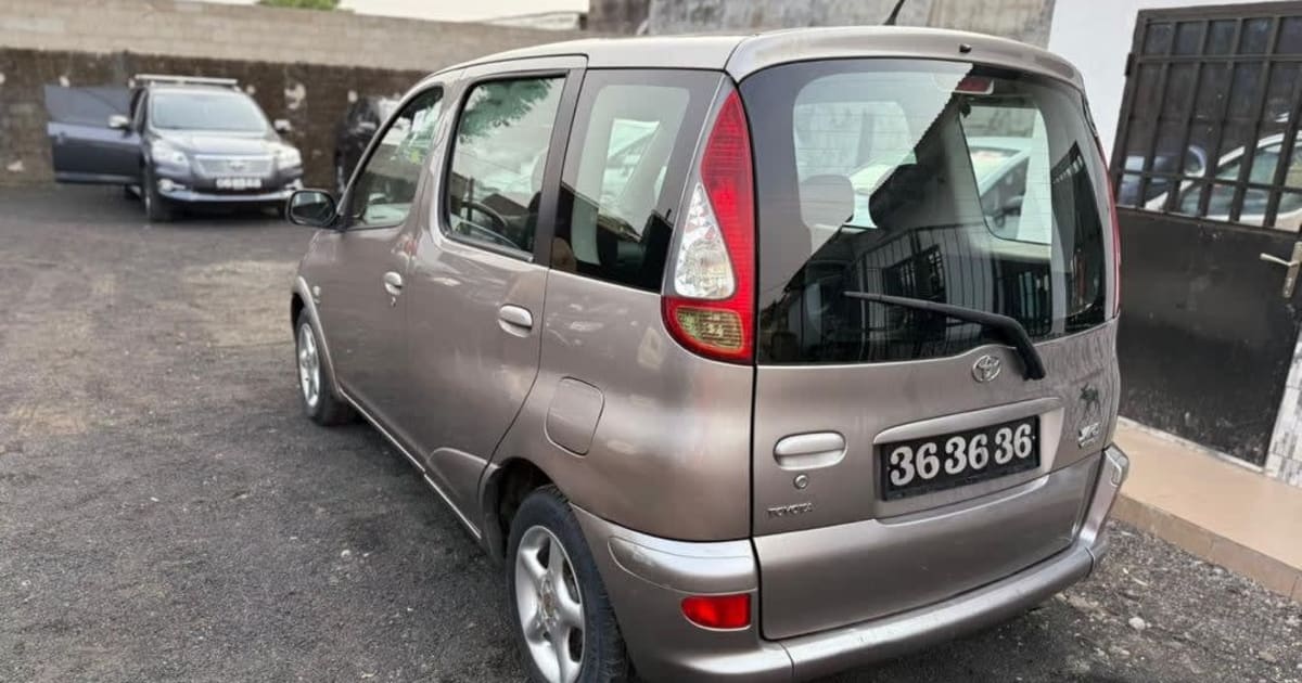 2005 Toyota Yaris à Douala — photo 2/6