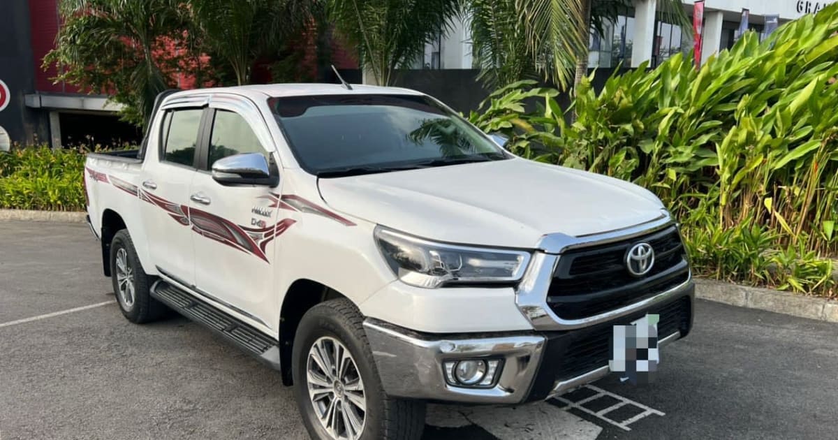 2020 Toyota Hilux à Douala