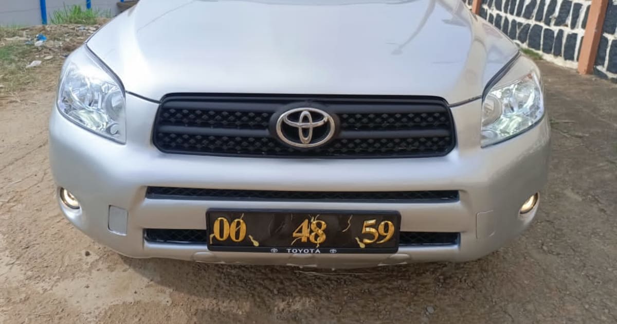 2008 Toyota Rav4 à Douala — photo 2/7