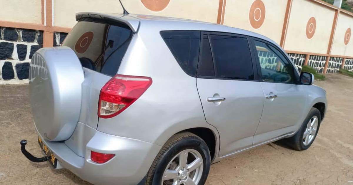 2008 Toyota Rav4 à Douala — photo 7/7