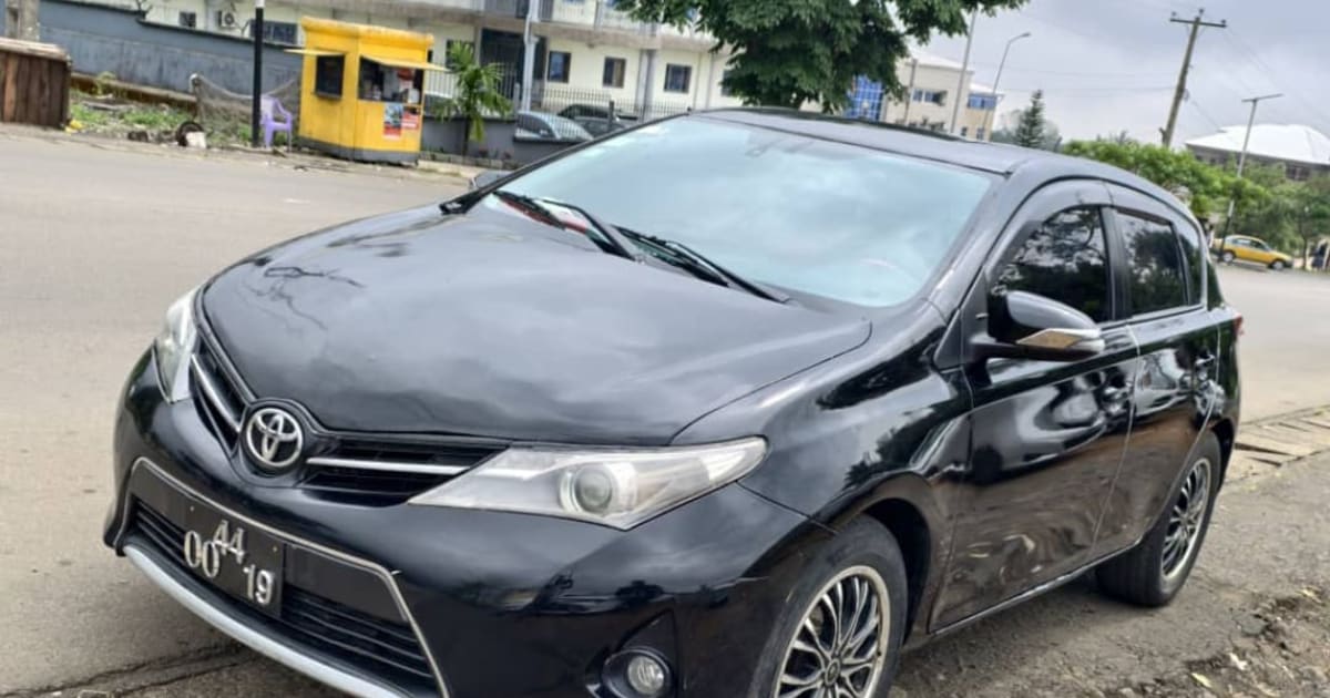 2013 Toyota Corolla à Buea