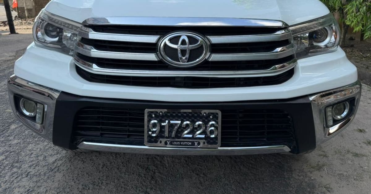 2017 Toyota Hilux à Douala — photo 2/9