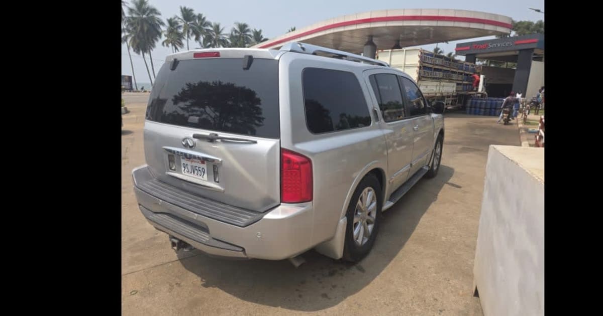 2010 Infiniti Qx56 à Douala — photo 3/4