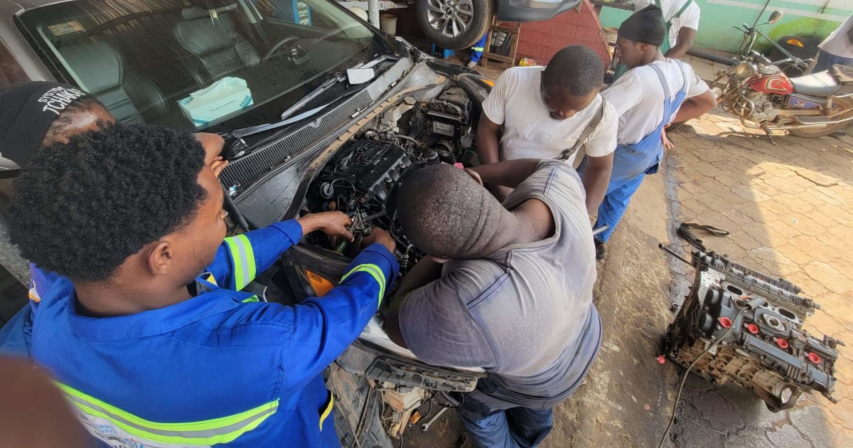 Mécanicien automobile Cameroun : rôle, formation, salaire et débouchés