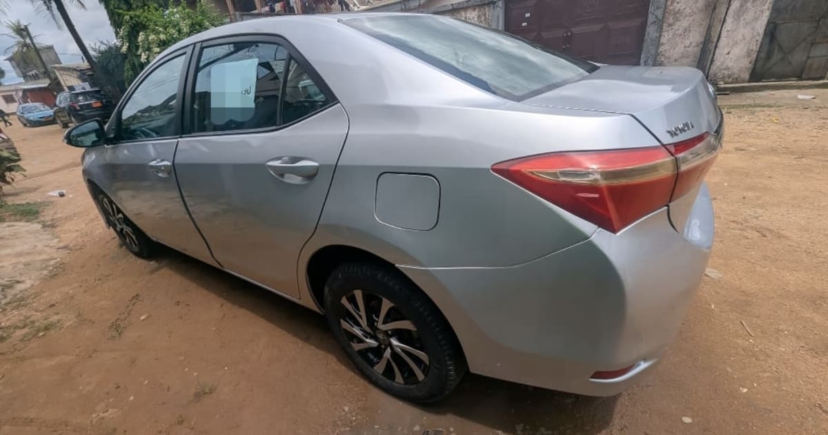 2019 Toyota Corolla à Douala — photo 2/3