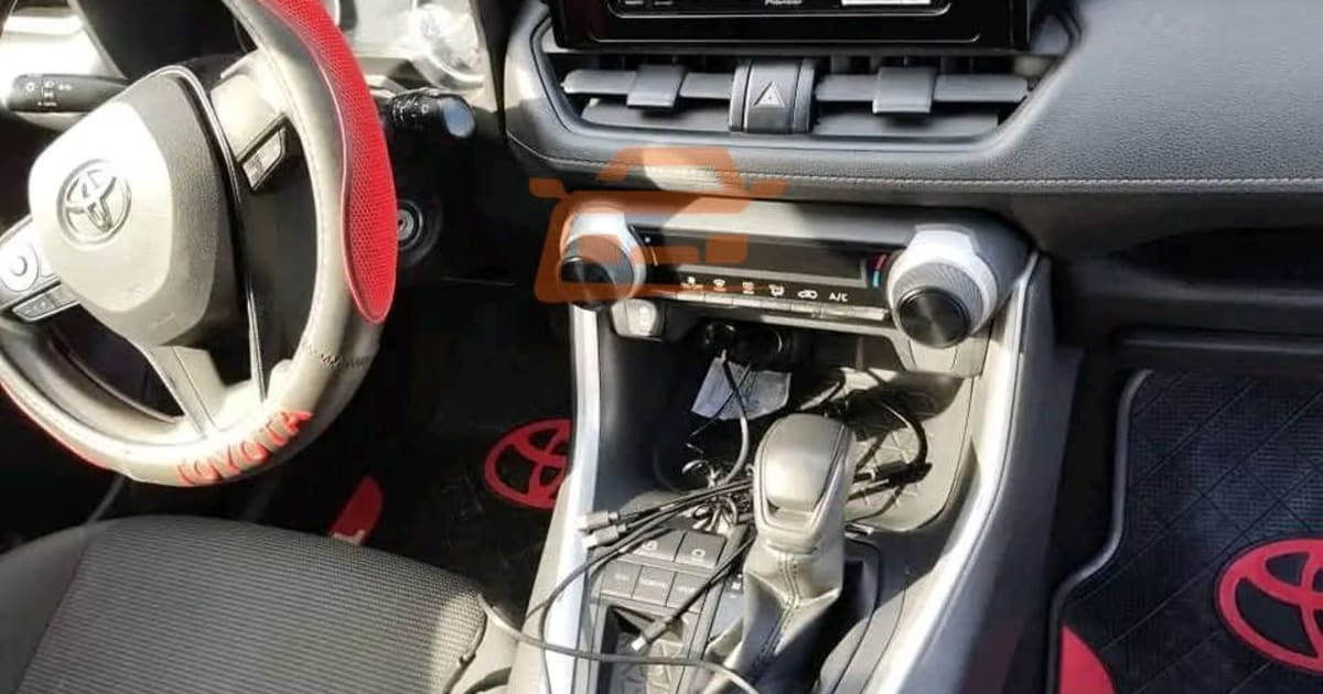 2021 Toyota Rav4 à Douala — photo 2/5