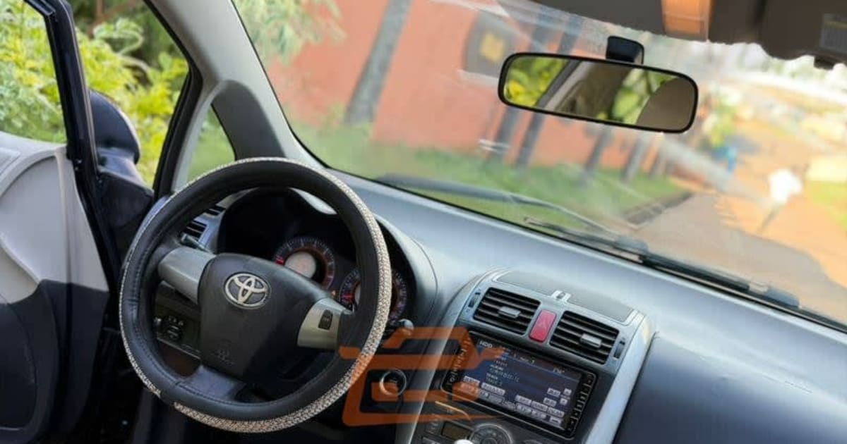 2010 Toyota Corolla à Yaounde — photo 3/7