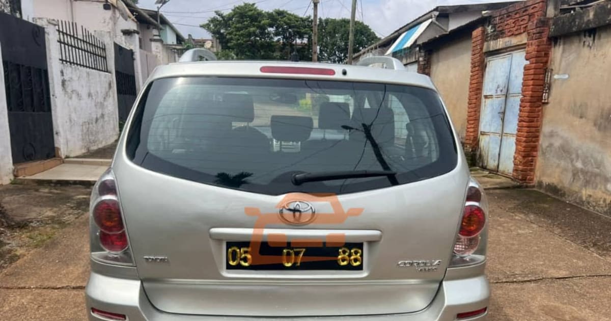 2005 Toyota Corolla à Yaounde — photo 3/7