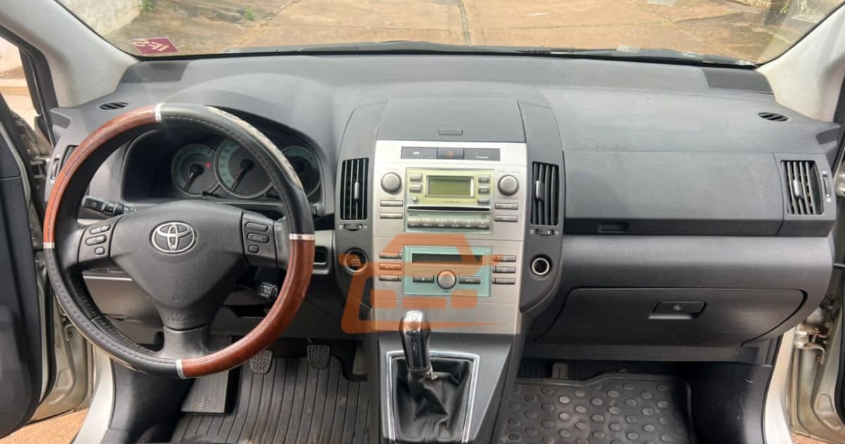 2005 Toyota Corolla à Yaounde — photo 4/7