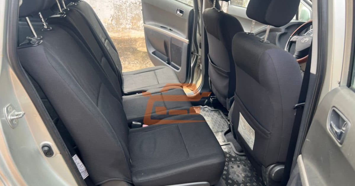 2005 Toyota Corolla à Yaounde — photo 5/7