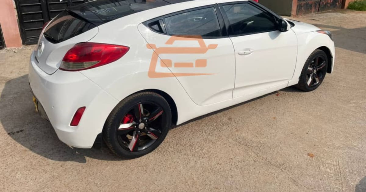 2013 Hyundai Veloster à Yaounde — photo 3/8