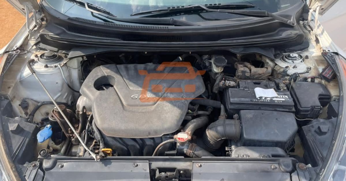 2013 Hyundai Veloster à Yaounde — photo 7/8