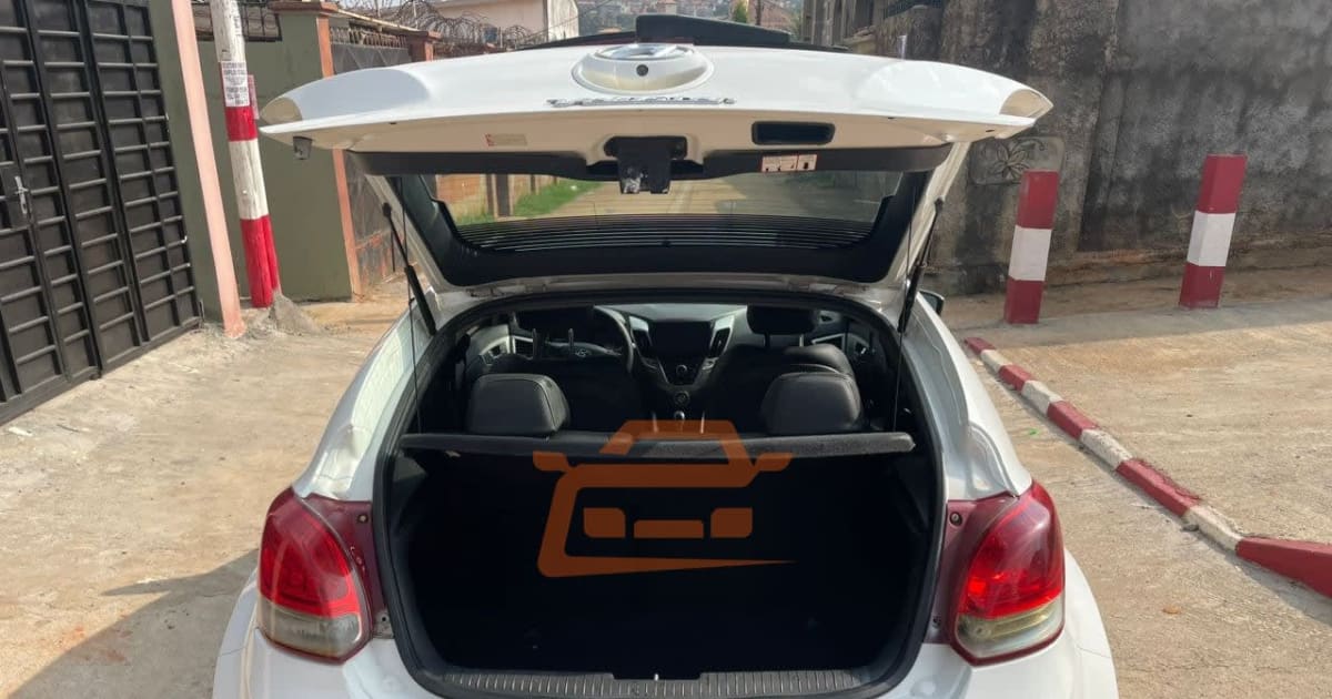 2013 Hyundai Veloster à Yaounde — photo 8/8