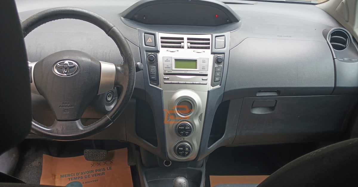 2007 Toyota Yaris à Douala — photo 6/7