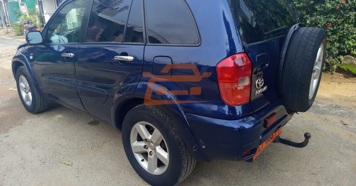 2005 Toyota Rav4 à Douala