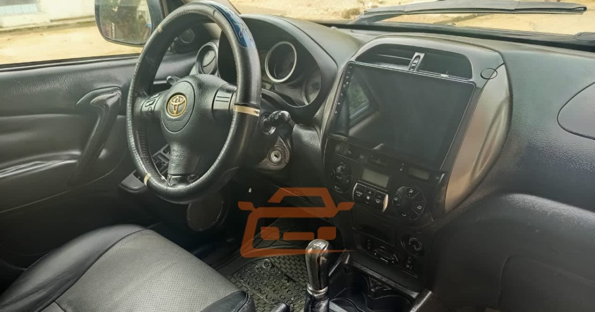 2005 Toyota Rav4 à Douala — photo 3/5