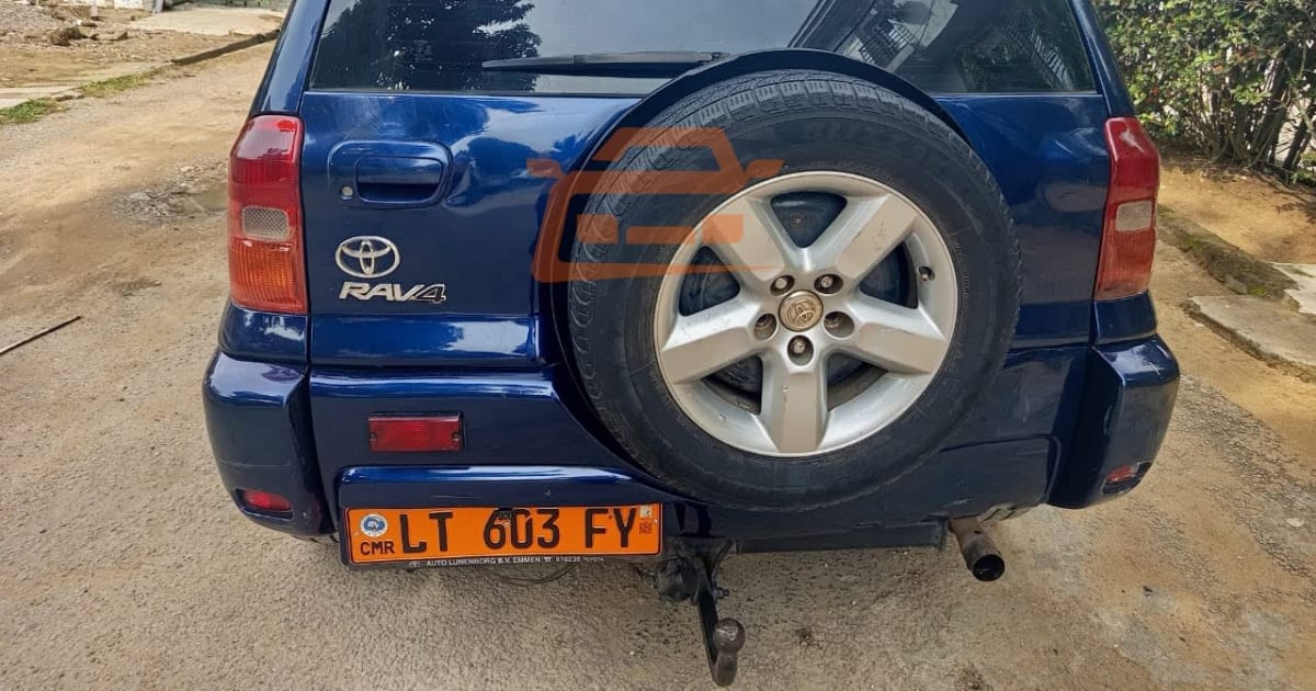 2005 Toyota Rav4 à Douala — photo 4/5