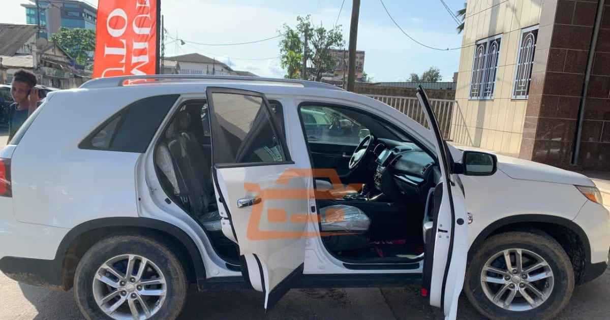2014 Kia Sorento à Douala — photo 7/7