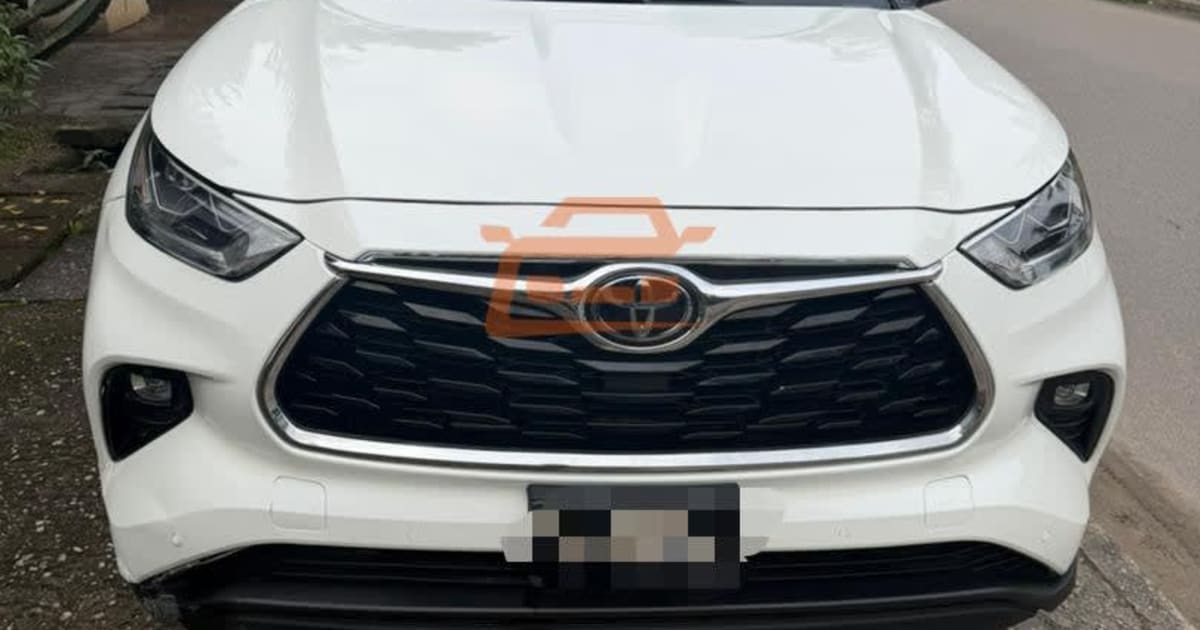 2022 Toyota Grand Highlander à Douala — photo 2/8