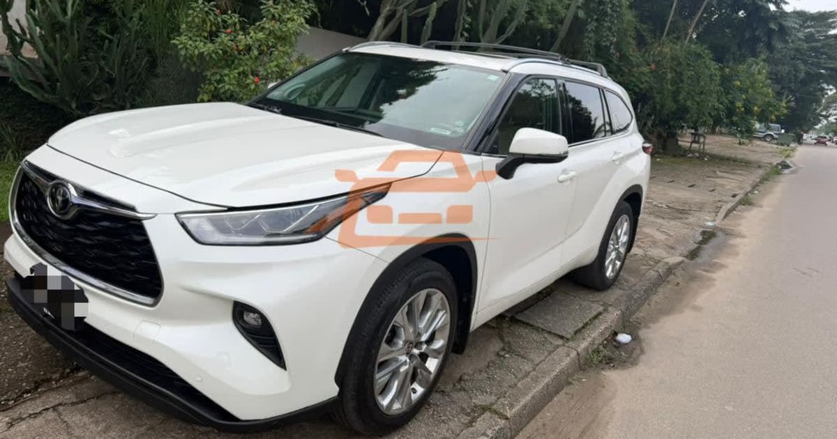 2022 Toyota Grand Highlander à Douala
