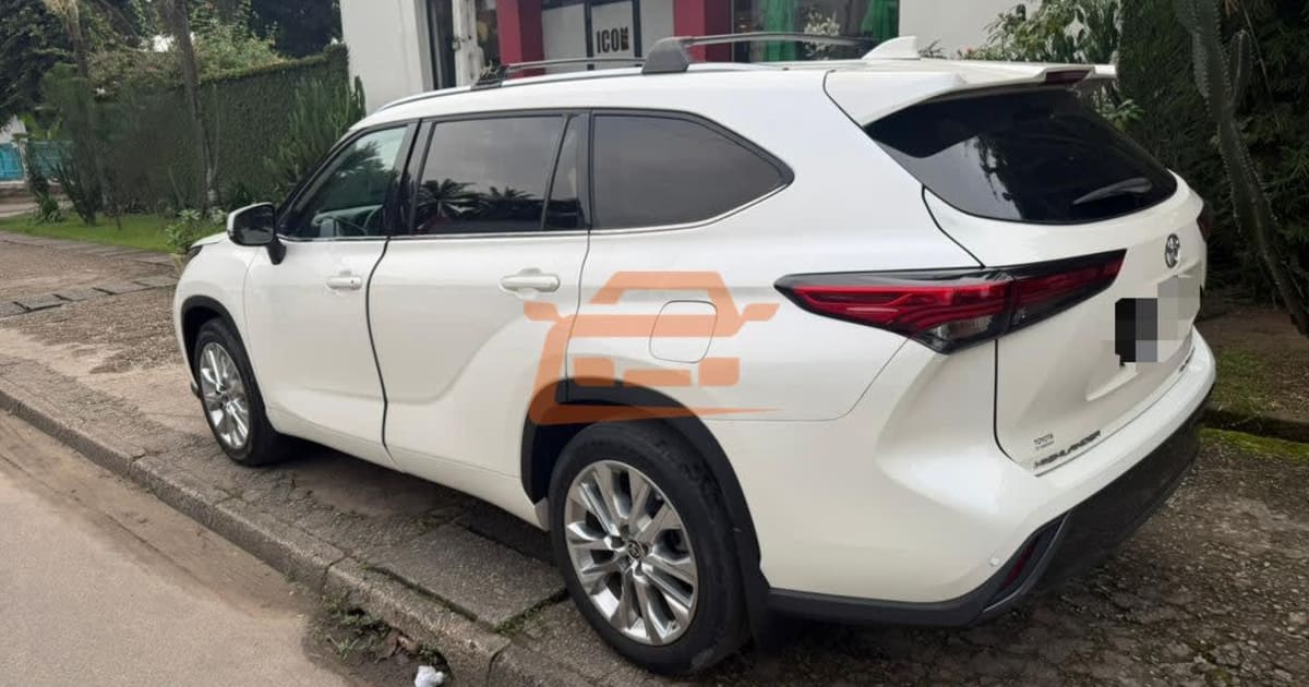 2022 Toyota Grand Highlander à Douala — photo 4/8
