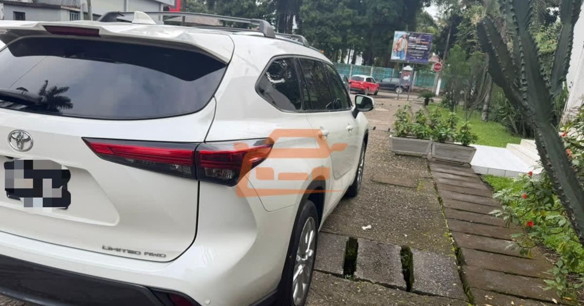 2022 Toyota Grand Highlander à Douala — photo 5/8
