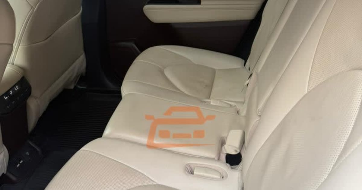 2022 Toyota Grand Highlander à Douala — photo 7/8