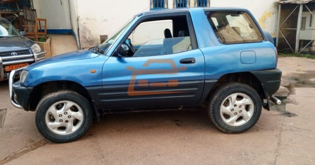 1997 Toyota RAV4 à Douala — photo 2/5