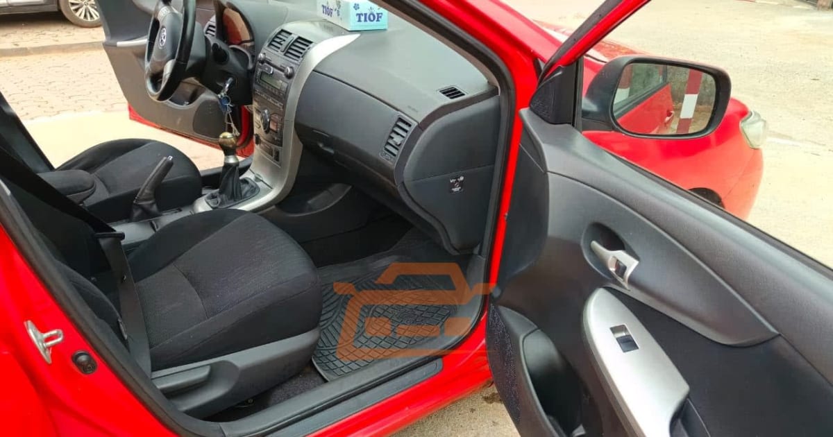 2012 Toyota Corolla à Yaounde — photo 3/8