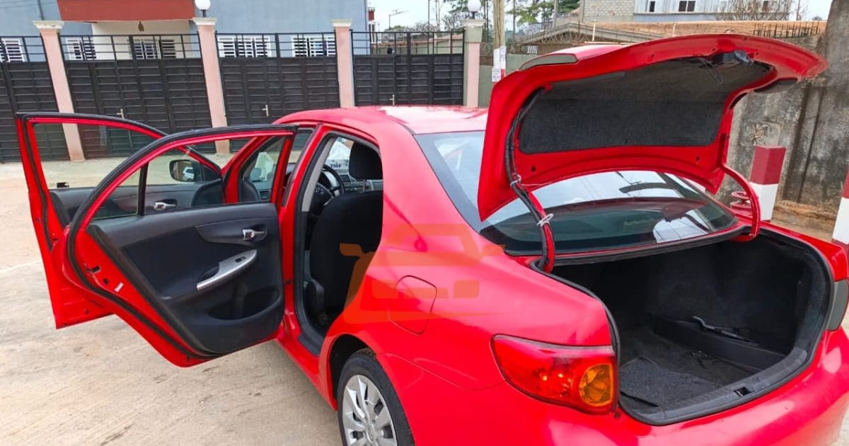 2012 Toyota Corolla à Yaounde — photo 8/8