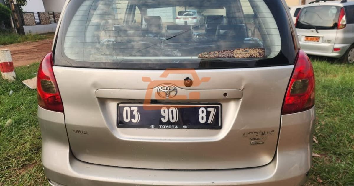 2005 Toyota Corolla à Yaounde — photo 3/9