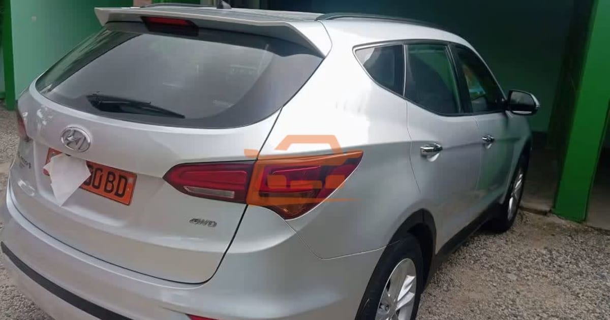 2018 Hyundai Santa Fe à Douala — photo 3/9