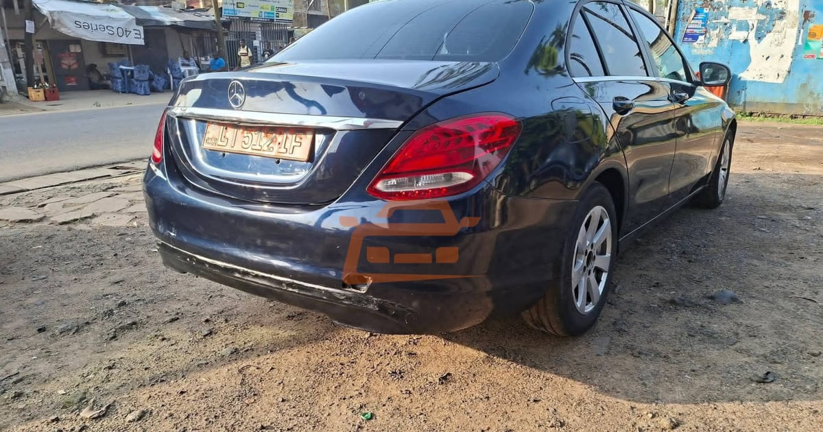 2014 Mercedes-Benz C-Class à Douala — photo 2/9