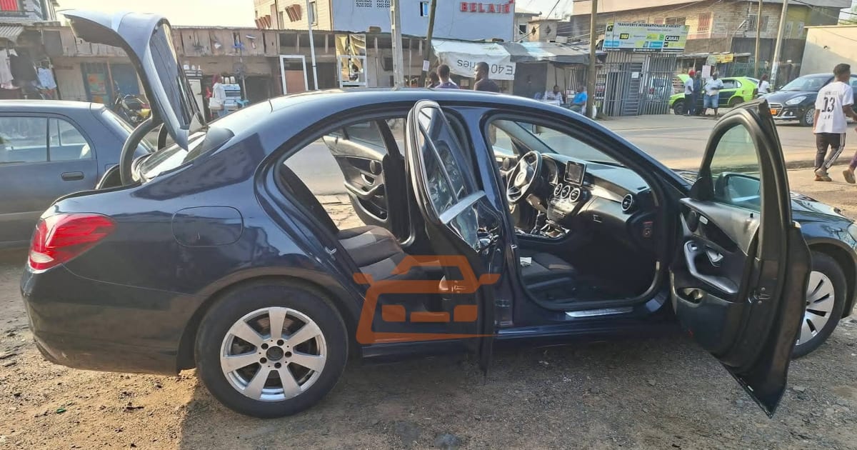 2014 Mercedes-Benz C-Class à Douala — photo 8/9
