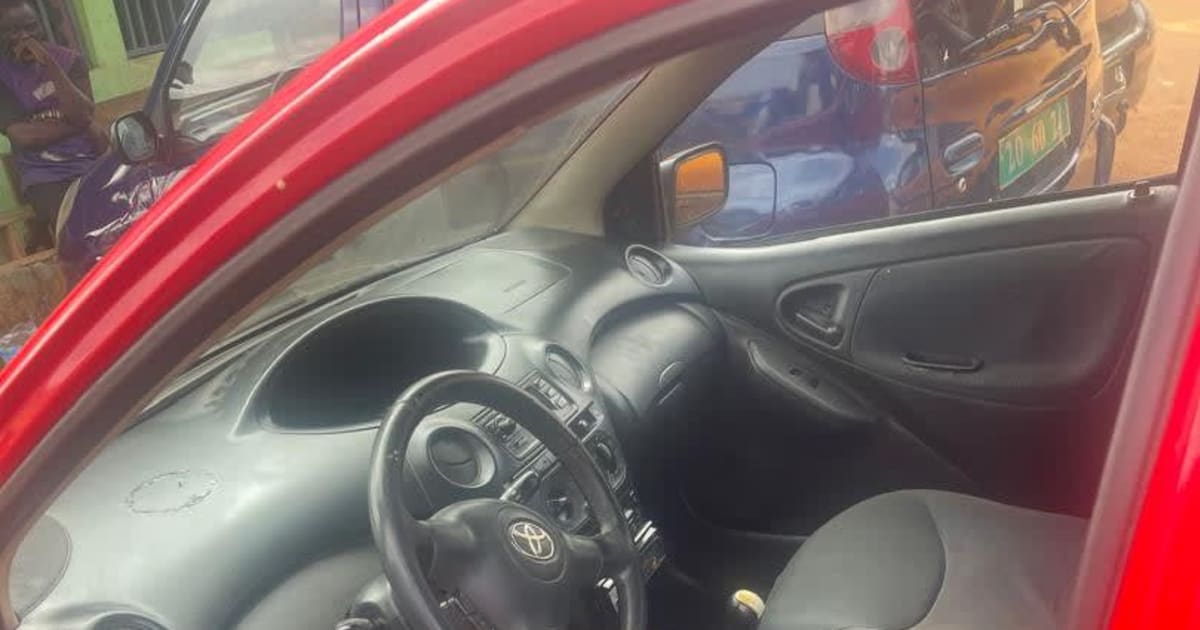 2003 Toyota Yaris à Yaounde — photo 2/6
