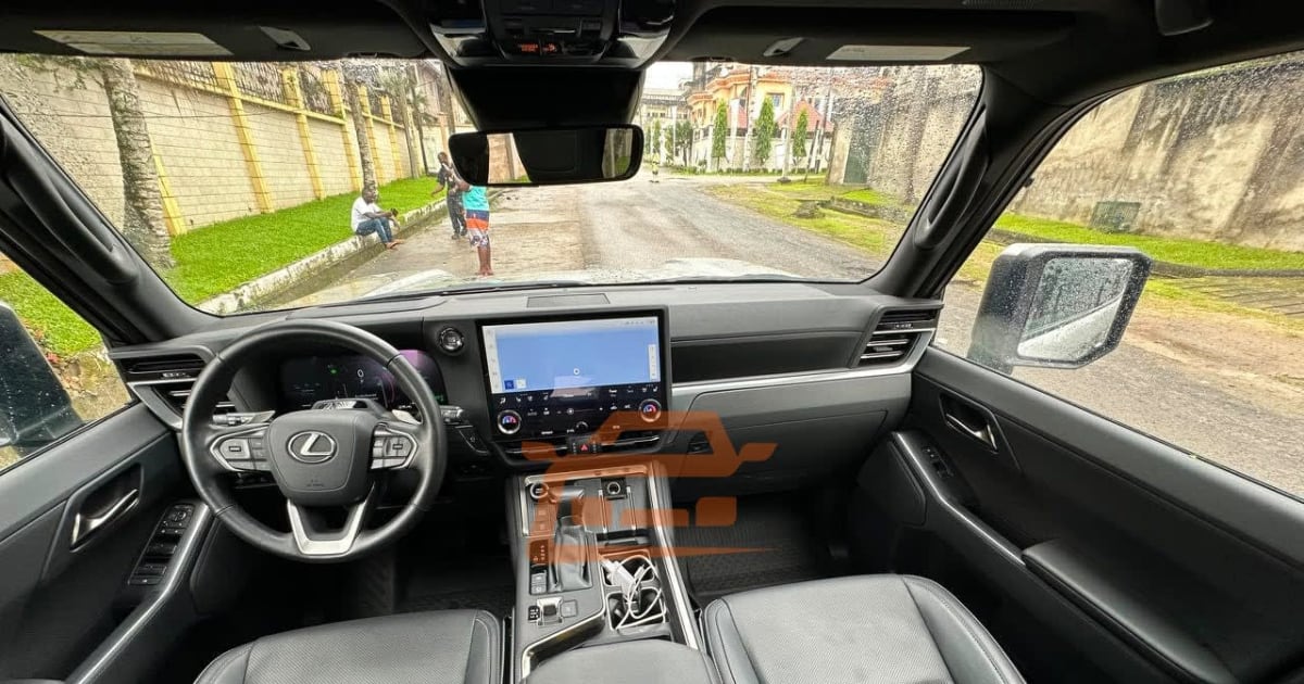2025 Lexus Gx 550 à Douala — photo 4/9
