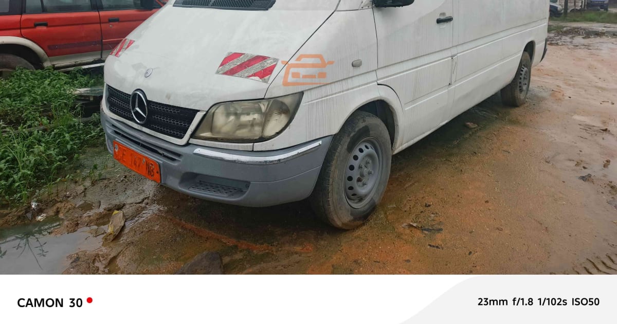 2005 Mercedes-Benz Sprinter à Douala