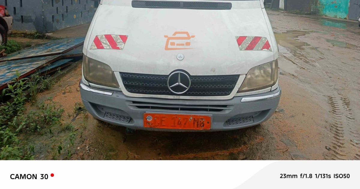 2005 Mercedes-Benz Sprinter à Douala — photo 2/9