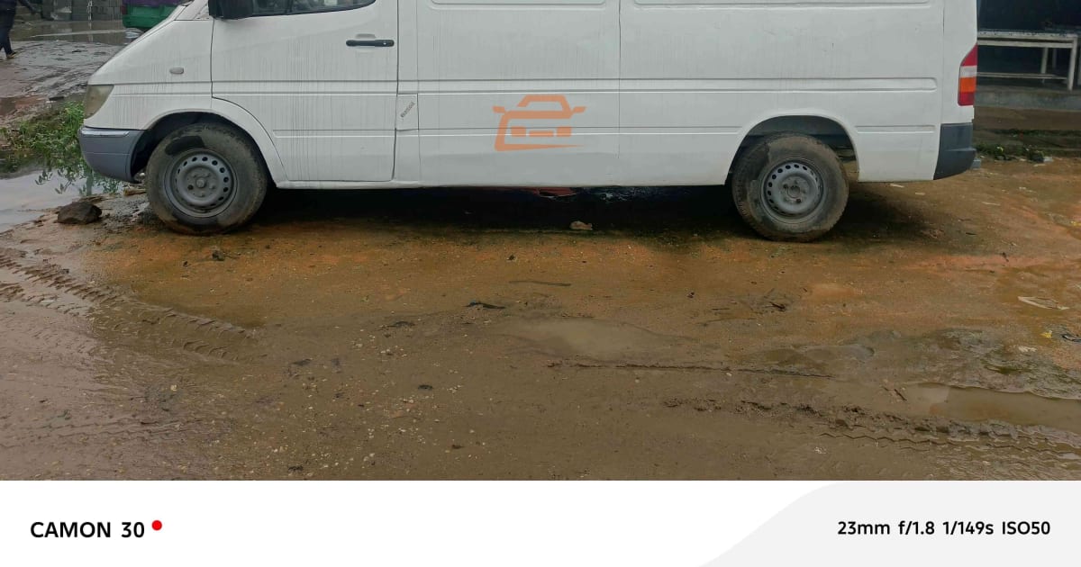 2005 Mercedes-Benz Sprinter à Douala — photo 4/9