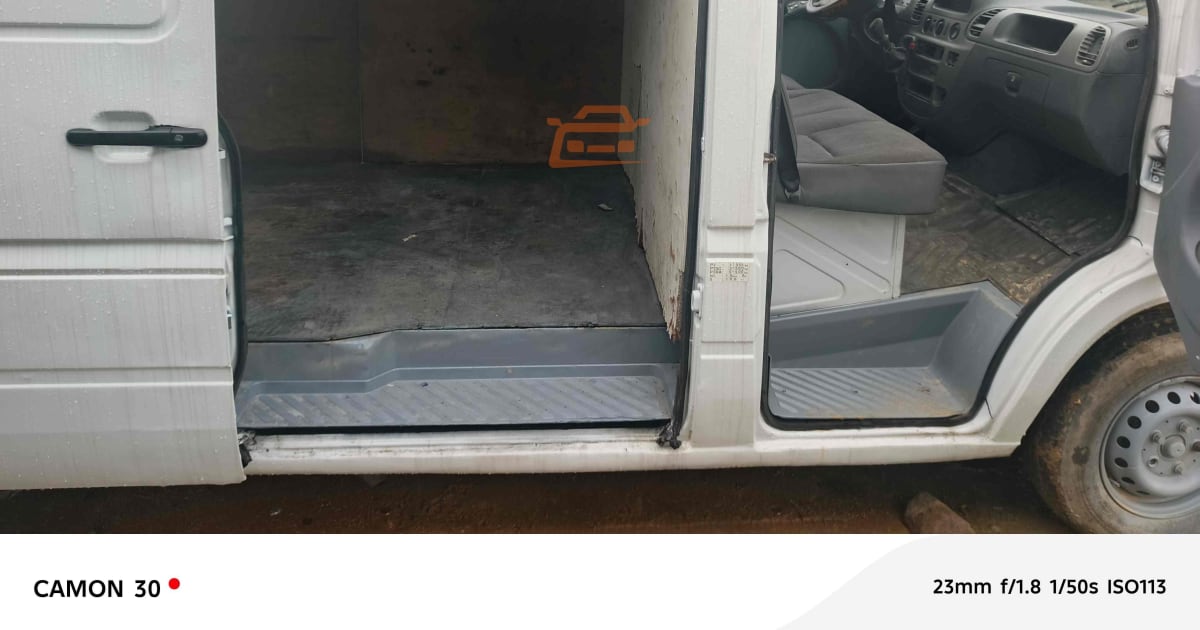 2005 Mercedes-Benz Sprinter à Douala — photo 9/9