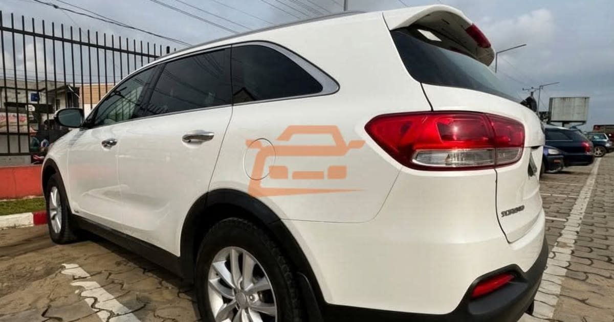 2017 Kia Sorento à Douala — photo 2/3