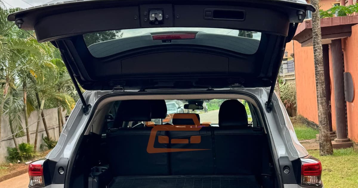 2023 Toyota Highlander à Yaounde — photo 8/9