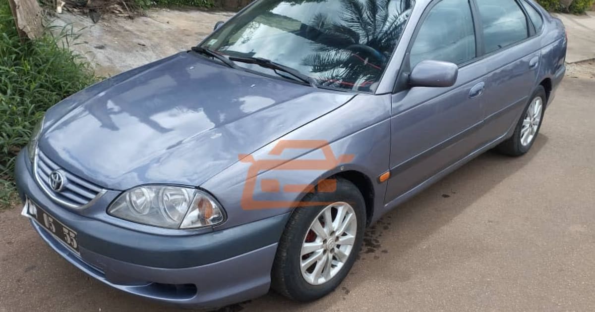 2002 Toyota Avensis à Yaounde — photo 7/7