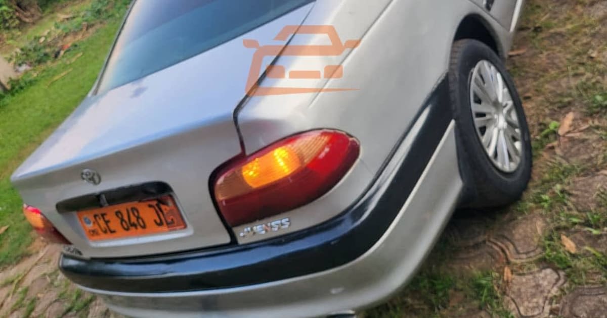 2002 Toyota Avensis à Yaounde — photo 2/8