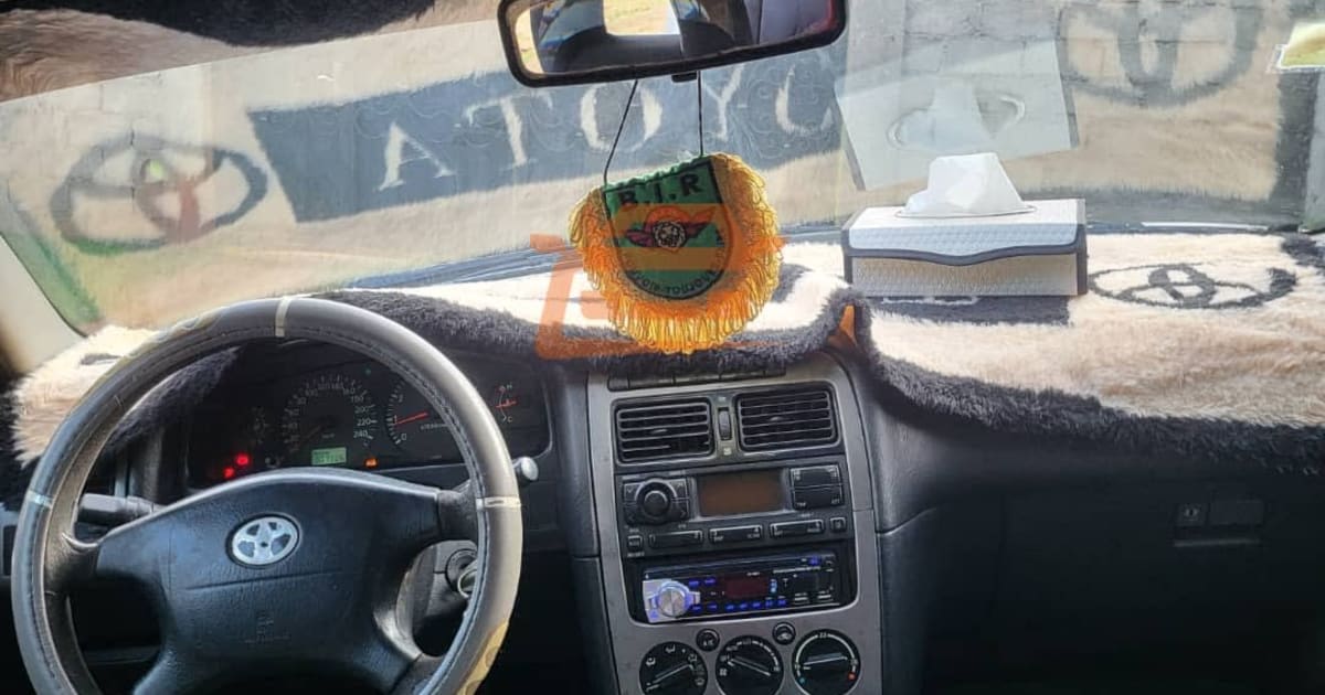 2002 Toyota Avensis à Yaounde — photo 6/8