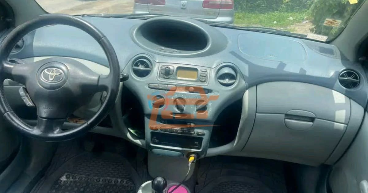 2004 Toyota Yaris à Douala — photo 5/8