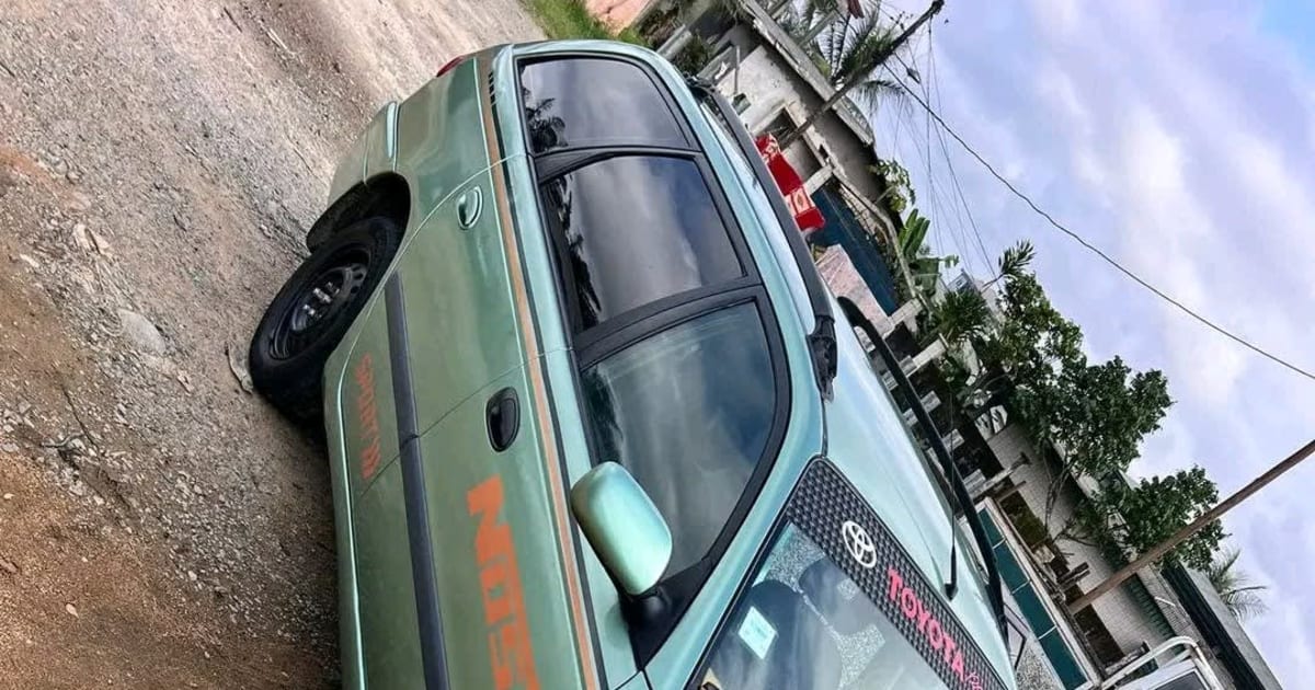 1999 Toyota Avensis à Douala — photo 4/5