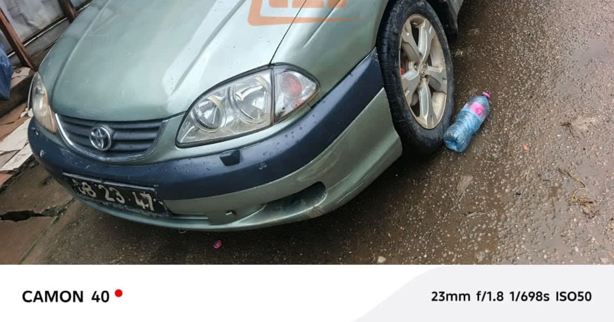 2002 Toyota Avensis à Douala